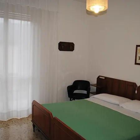 Ariston 3*