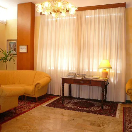 Ariston Hotel 3*